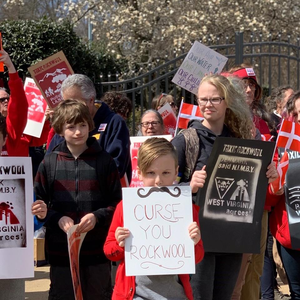 Demonstration ved den danske ambassade i Washington, D.C.